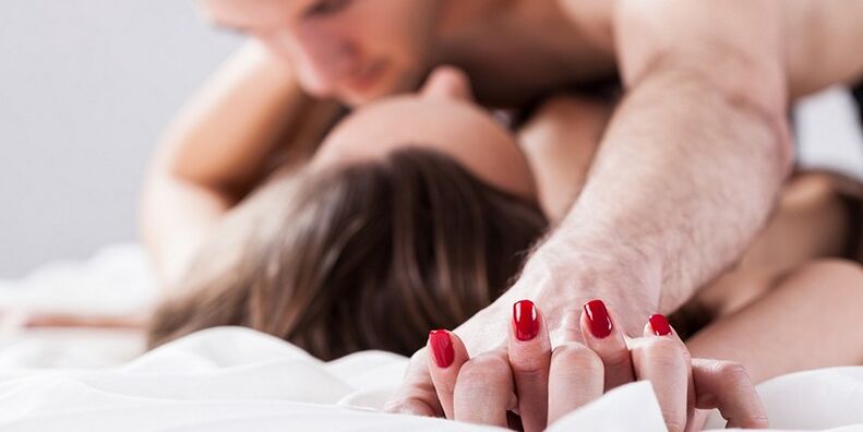 intimità con un attacco per l'ingrandimento del pene